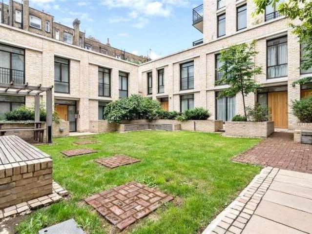 Flat for sale in South Kensington, Greater London