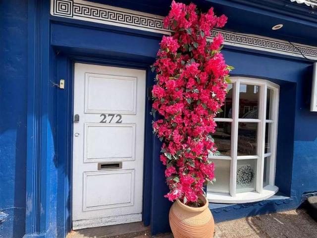 Flat for sale in Ashlyns Estate, Pouchen End