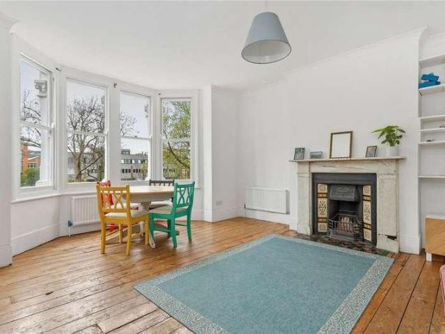 Flat for sale in Streatham Hill, Greater London