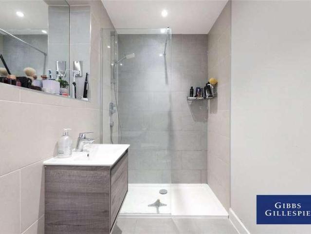 Flat for sale in Greater London