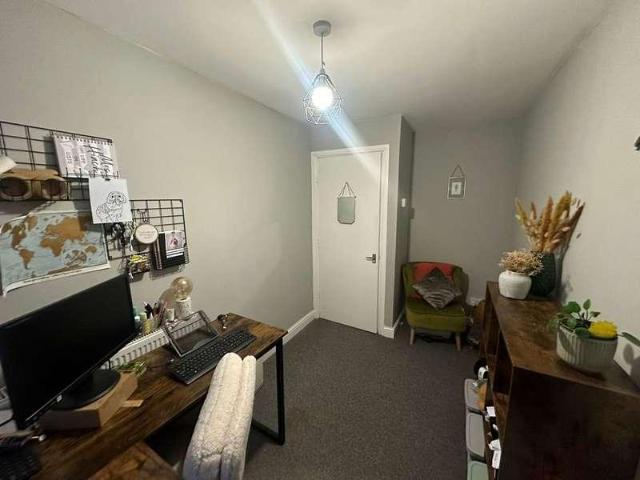 Flat for sale in Porth, Wales