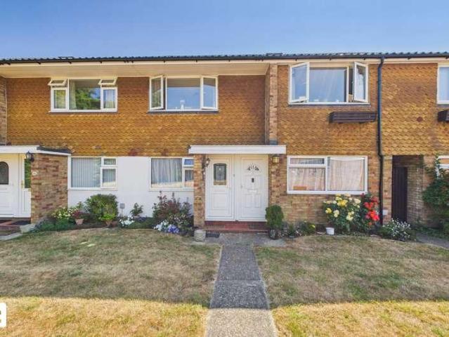 Flat for sale in Farnborough, Greater London
