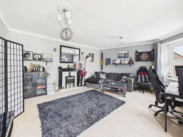Flat for sale in Worle, Weston-super-mare