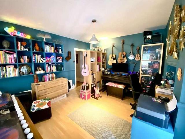 Flat for sale in Seaford, Iford