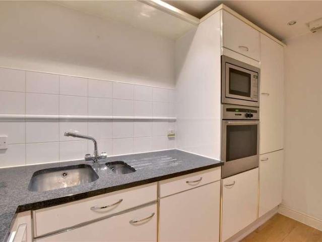 Flat for sale in Greenwich Town Centre, Greater London