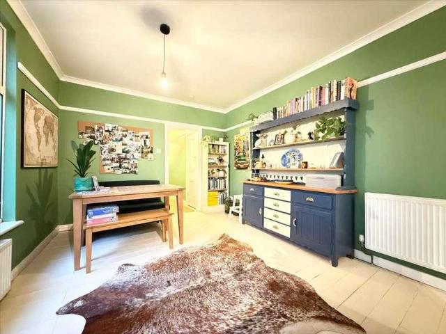 Flat for sale in Milton, Alton Barnes