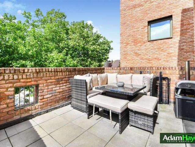 Flat for sale in Temple Fortune, Greater London