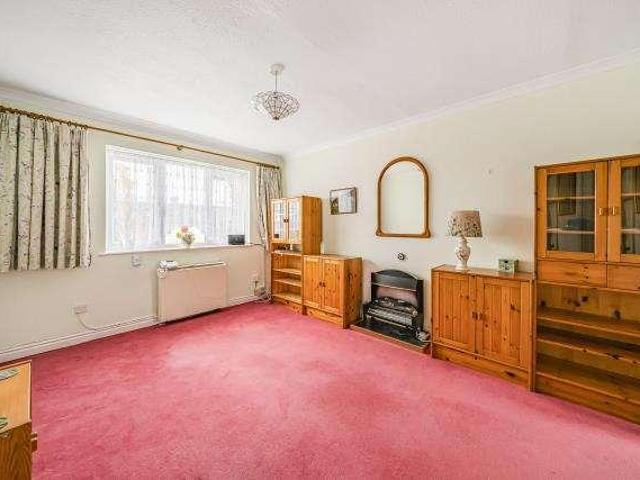 Flat for sale in Berrick Salome, Oxfordshire