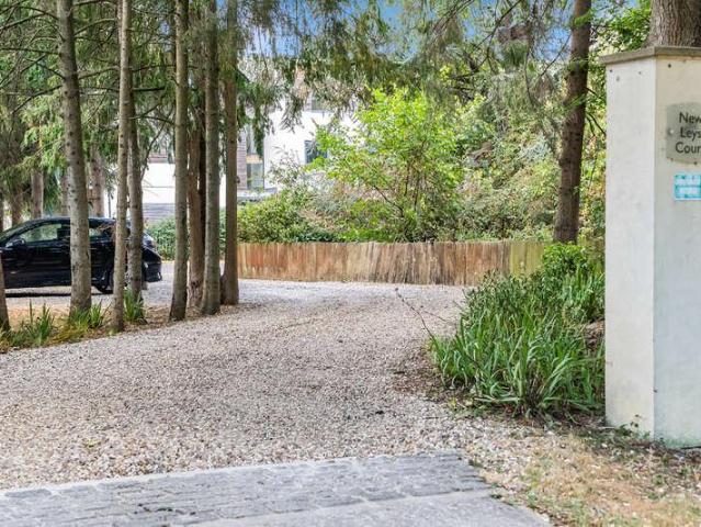 Flat for sale in Deer Park, Black Bourton
