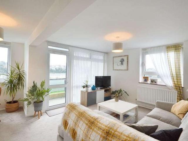 Flat for sale in Folkestone, Golden Valley