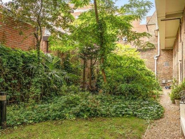 Flat for sale in St. John's Wood, Greater London