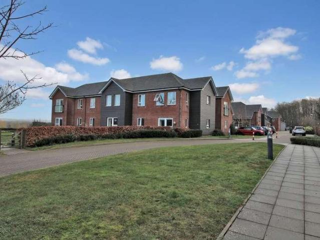 Flat for sale in Aldington, Bridgefield