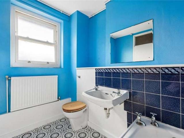 Flat for sale in Finsbury Park, Greater London