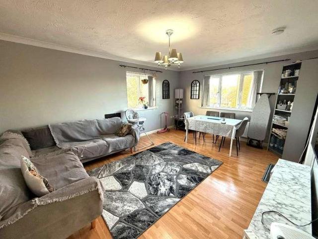 Flat for sale in Farley Hill, Spring Park