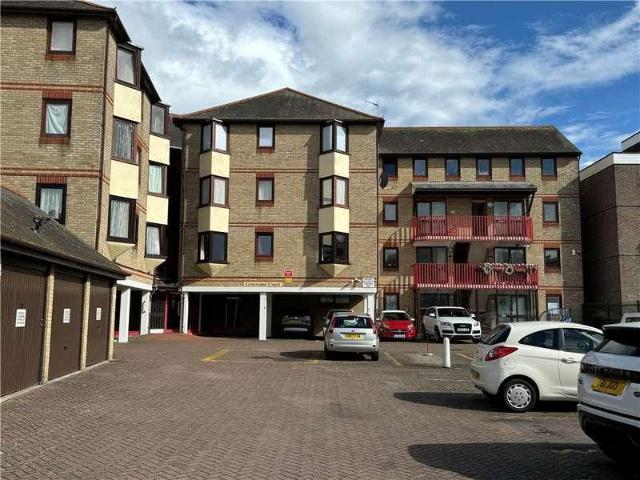 Flat for sale in Dale Hill, Essex