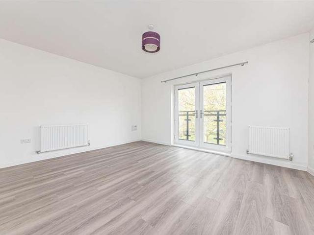 Flat for sale in Buckler's Park, Crowthorne