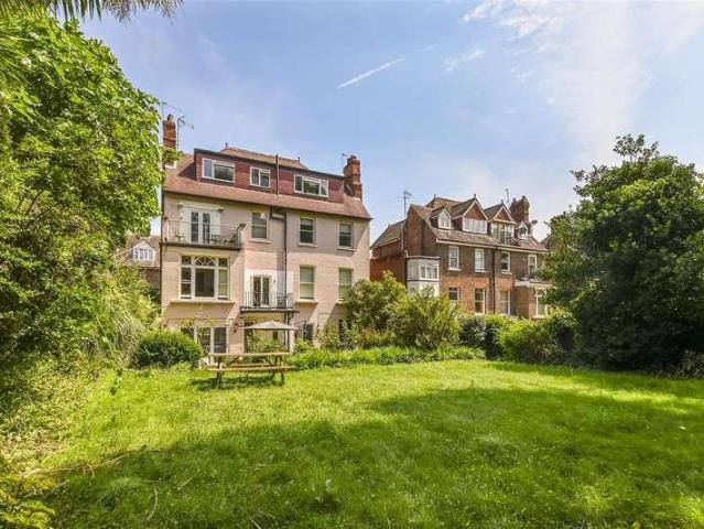 Flat for sale in Belsize Park, Greater London