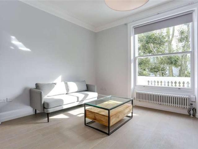 Flat for sale in Notting Hill, Greater London