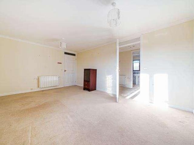 Flat for sale in Thatcham, West Berkshire