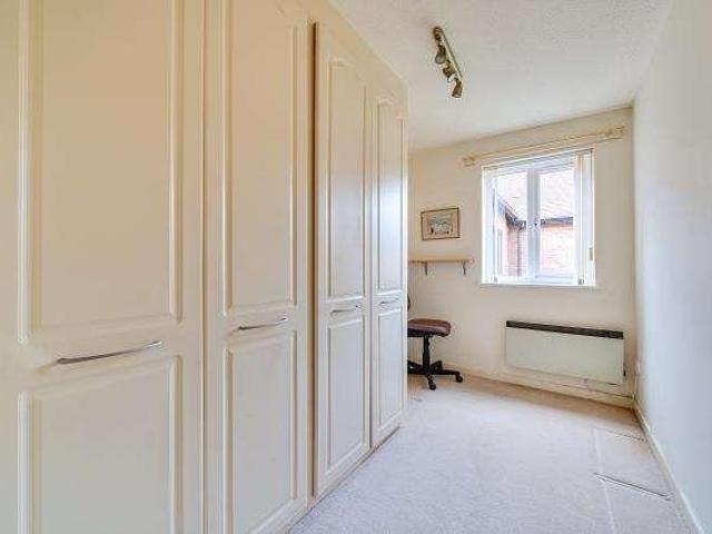 Flat for sale in Berrick Salome, Oxfordshire