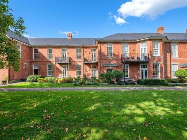 Flat for sale in The Wells, Surrey