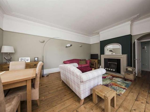 Flat for sale in Sevenoaks, The Butts
