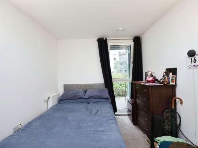 Flat for sale in Hayes, Greater London