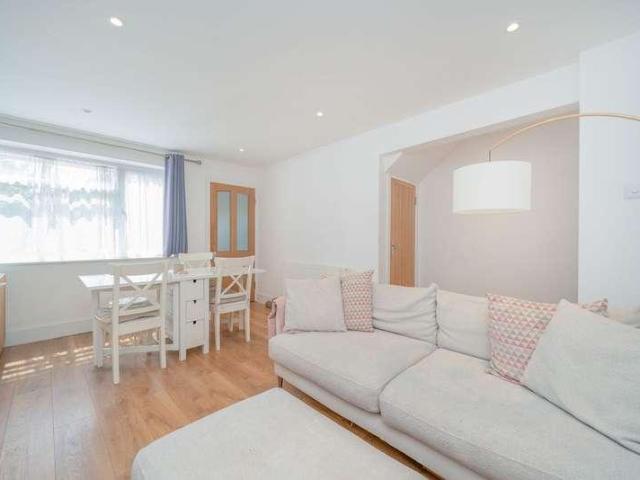 Flat for sale in Iver, Iver Heath