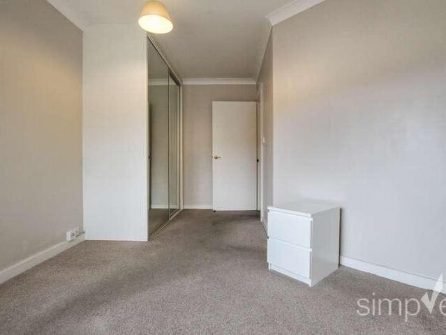 Flat for sale in Isle Of Dogs, Greater London