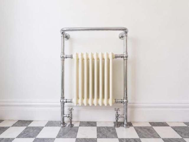 Flat for sale in Alton Barnes, Essex