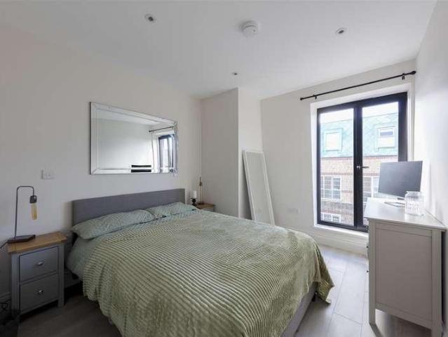 Flat for sale in West Norwood, Greater London
