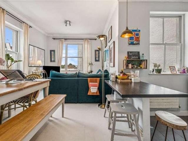 Flat for sale in Kensal Town, Bayswater