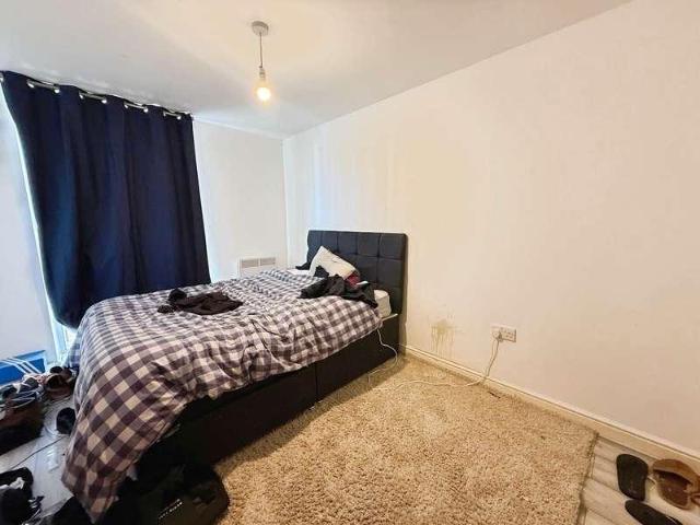Flat for sale in Easthampstead, Bracknell