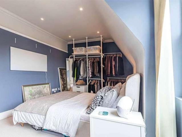 Flat for sale in Ashlyns Estate, Pouchen End