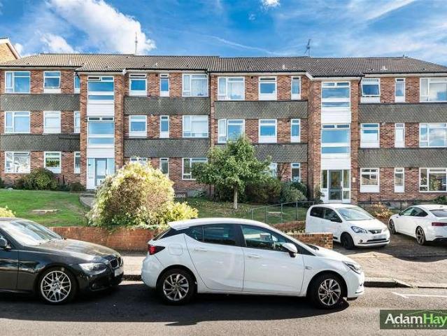 Flat for sale in Barnet Vale, Greater London