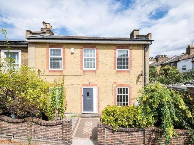Flat for sale in Loughborough Junction, Greater London
