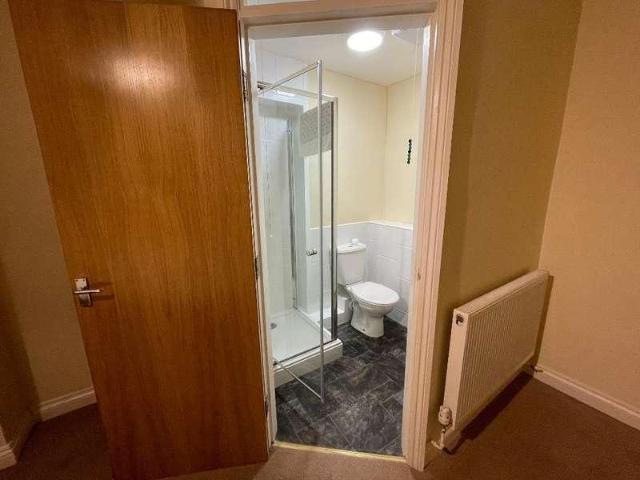 Flat for sale in The Avenues, Hull