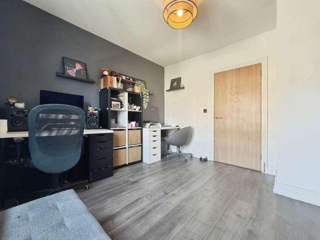 Flat for sale in Binfield