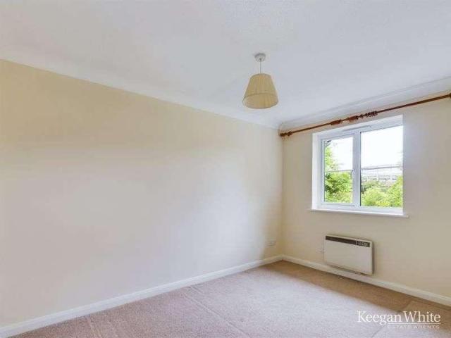 Flat for sale in Daws Hill, Cressex