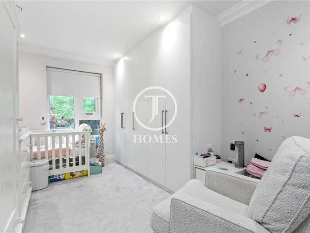 Flat for sale in Hendon, Greater London