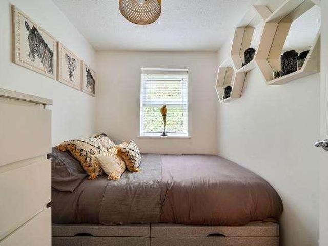 Flat for sale in Totteridge, Buckinghamshire