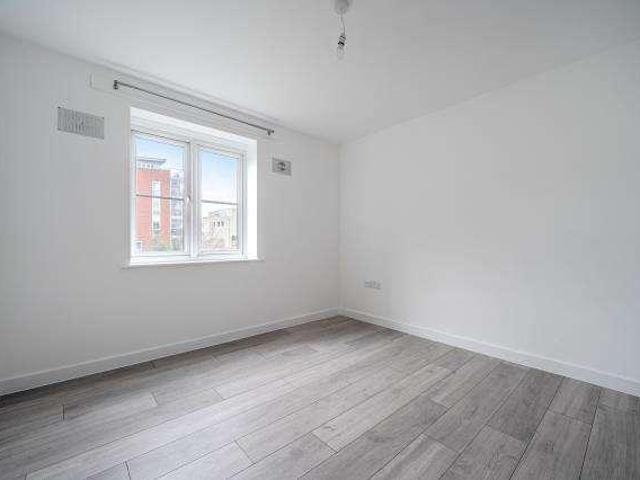 Flat for sale in Slough