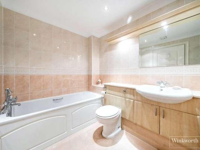 Flat for sale in Sunningdale