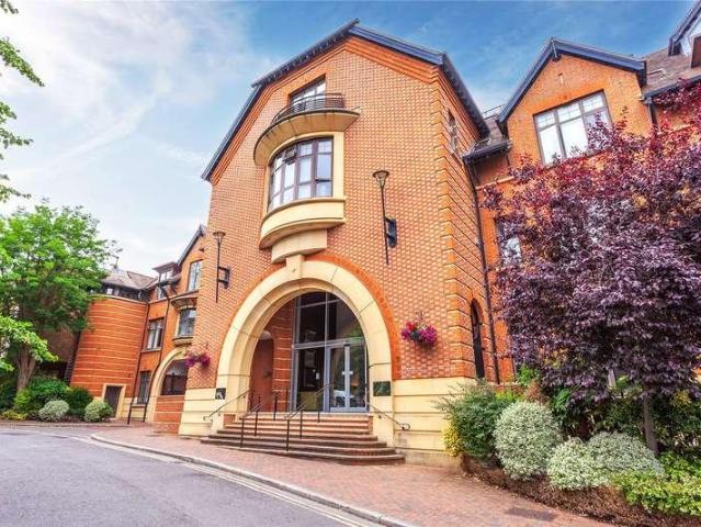 Flat for sale in Henley-on-Thames, Berrick Salome