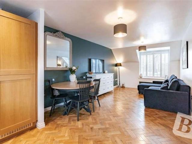 Flat for sale in Ongar, Epping