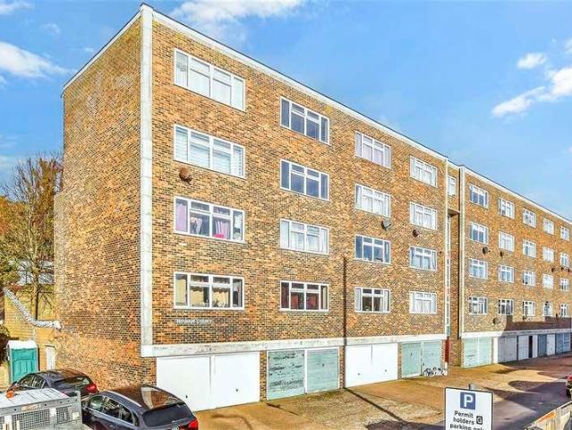 Flat for sale in Folkestone