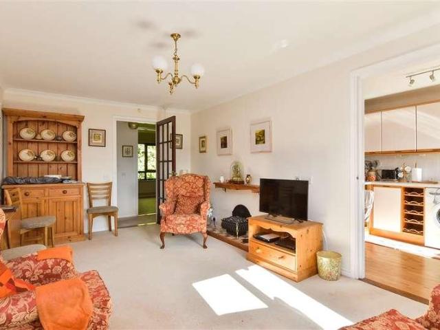 Flat for sale in Wallands Park, Lewes