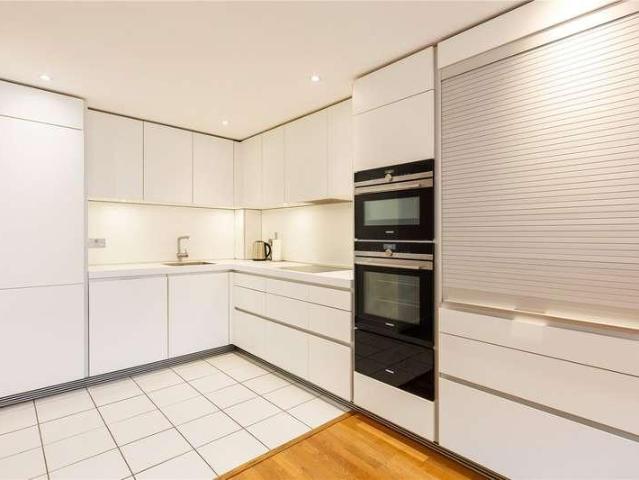 Flat for sale in Southfields, Greater London