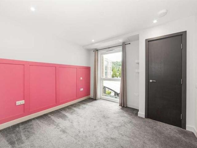 Flat for sale in London Borough of Croydon, Kenley