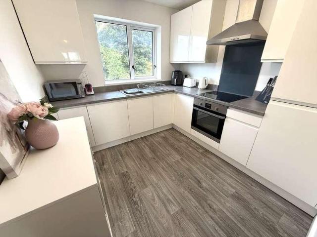 Flat for sale in Brixington, Budlake